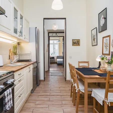 Homely 4 Bedroom Apartment - Old Town - By Upstairs Krakow Exterior photo