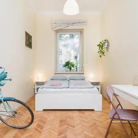 Homely 4 Bedroom Apartment - Old Town - By Upstairs Krakow Exterior photo