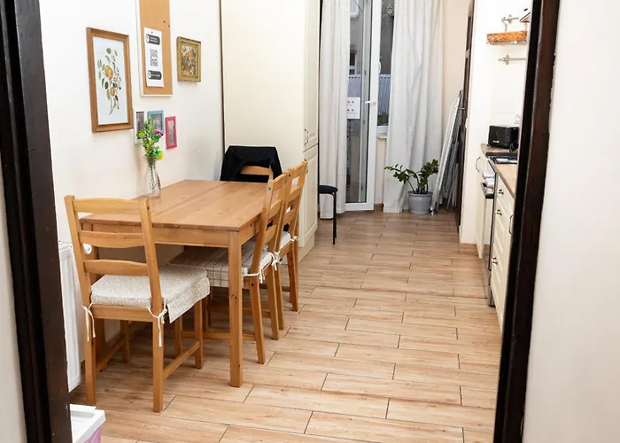 Homely 4 Bedroom Apartment - Old Town - By Upstairs