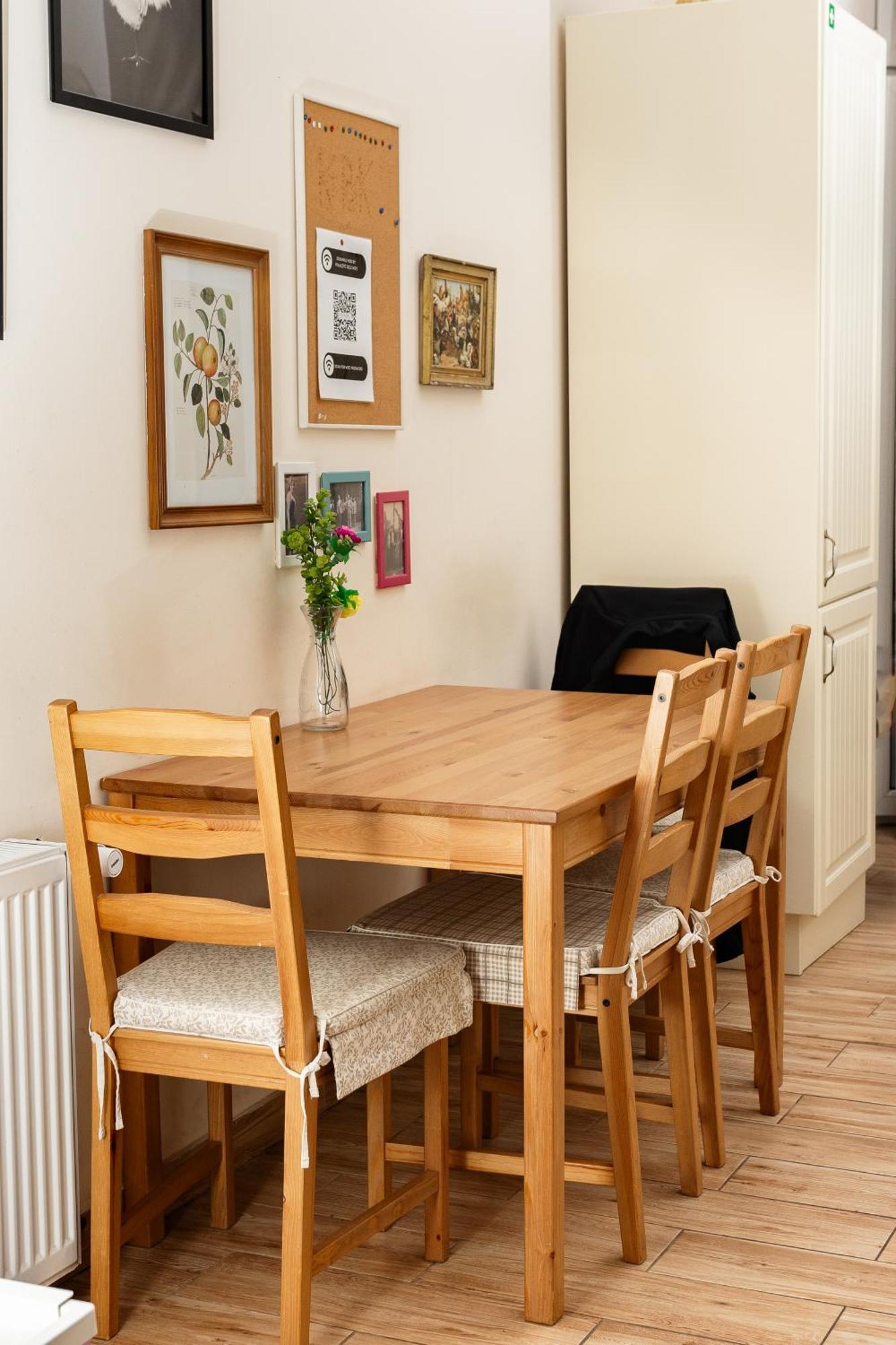 Homely 4 Bedroom - Old Town - By Upstairs Apartament