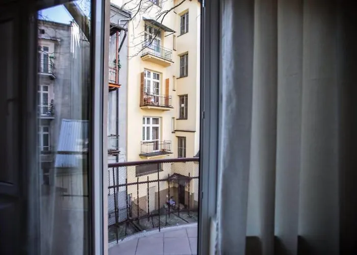 Homely 4 Bedroom Apartment - Old Town - By Upstairs