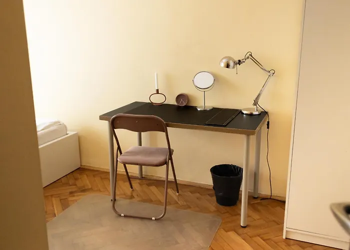 Homely 4 Bedroom Apartment - Old Town - By Upstairs