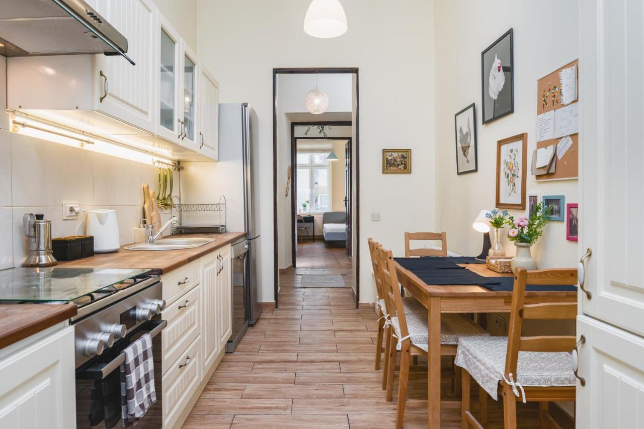 Apartment Homely 4 Bedroom - Old Town - By Upstairs Krakow
