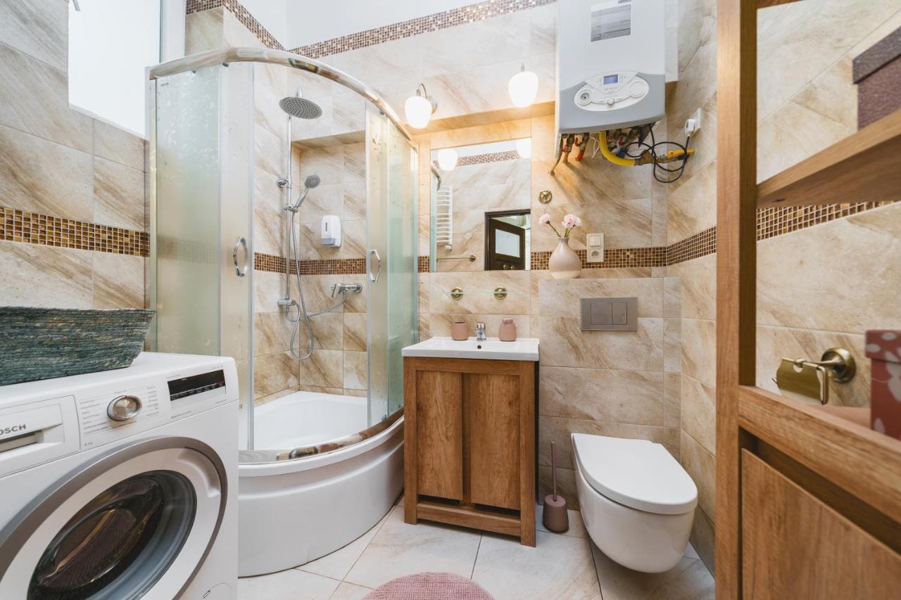 Apartment Homely 4 Bedroom - Old Town - By Upstairs Krakow