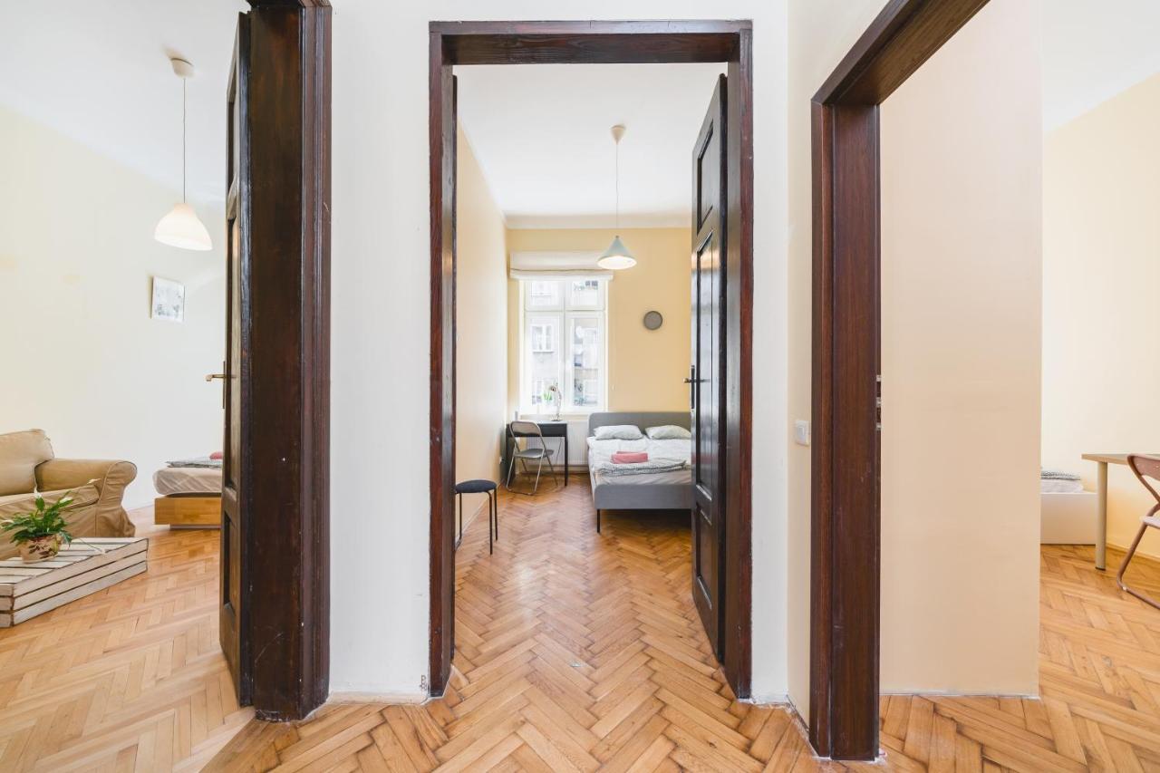 Homely 4 Bedroom - Old Town - By Upstairs
