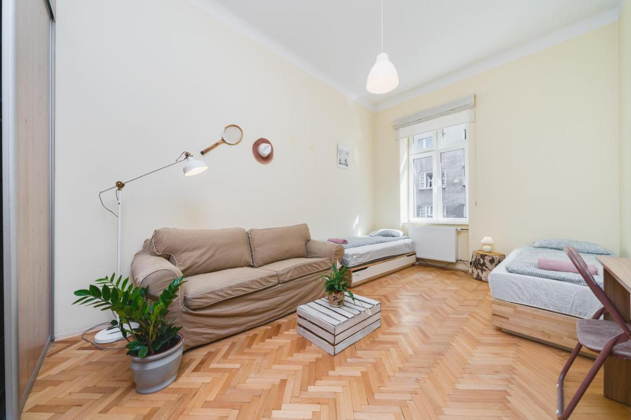 Homely 4 Bedroom - Old Town - By Upstairs *