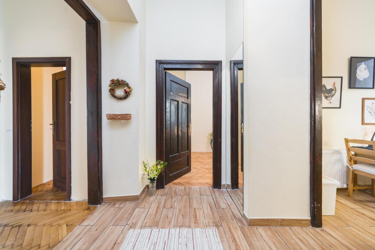 Homely 4 Bedroom - Old Town - By Upstairs *