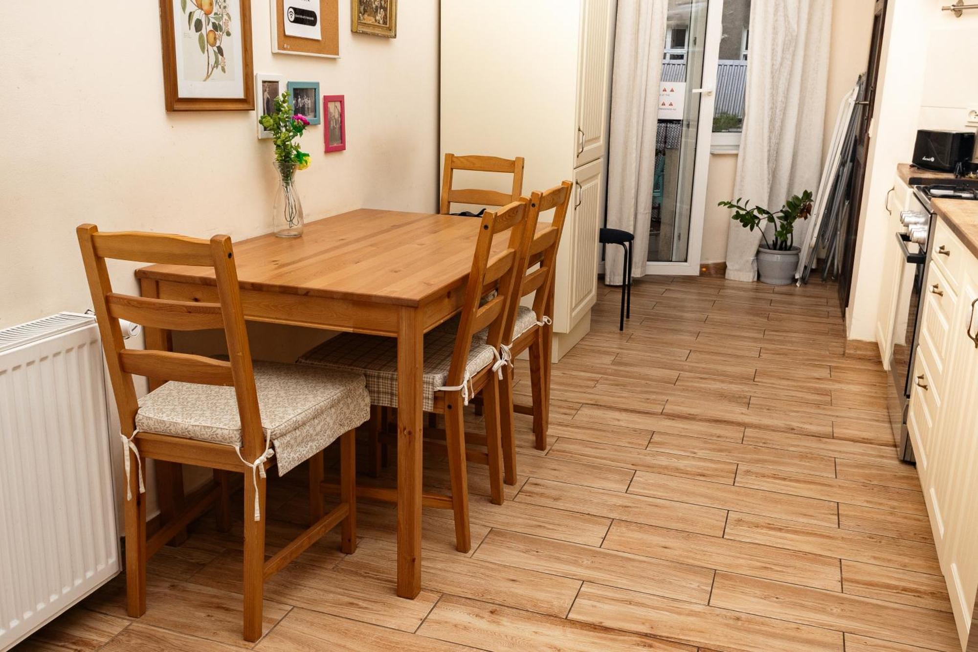 Apartment Homely 4 Bedroom - Old Town - By Upstairs