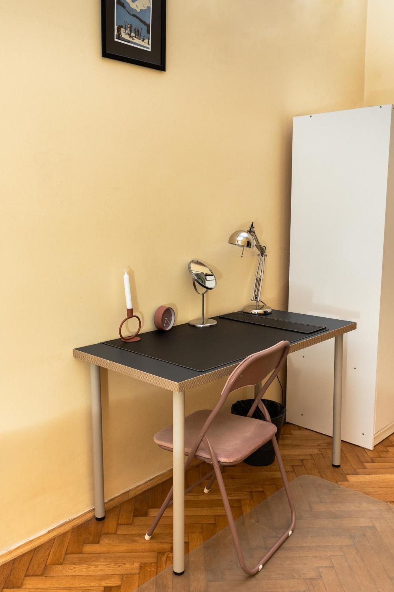 Apartment Homely 4 Bedroom - Old Town - By Upstairs *