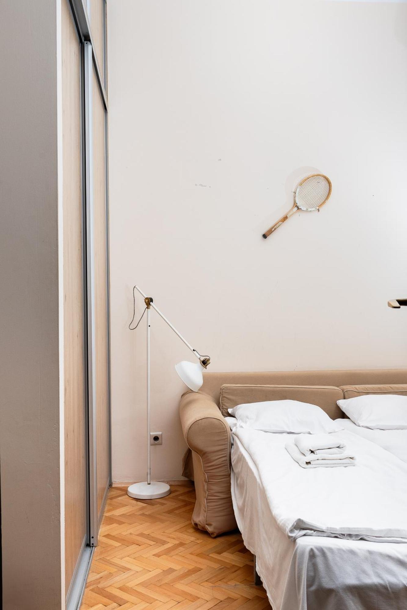 Apartment Homely 4 Bedroom - Old Town - By Upstairs Krakow