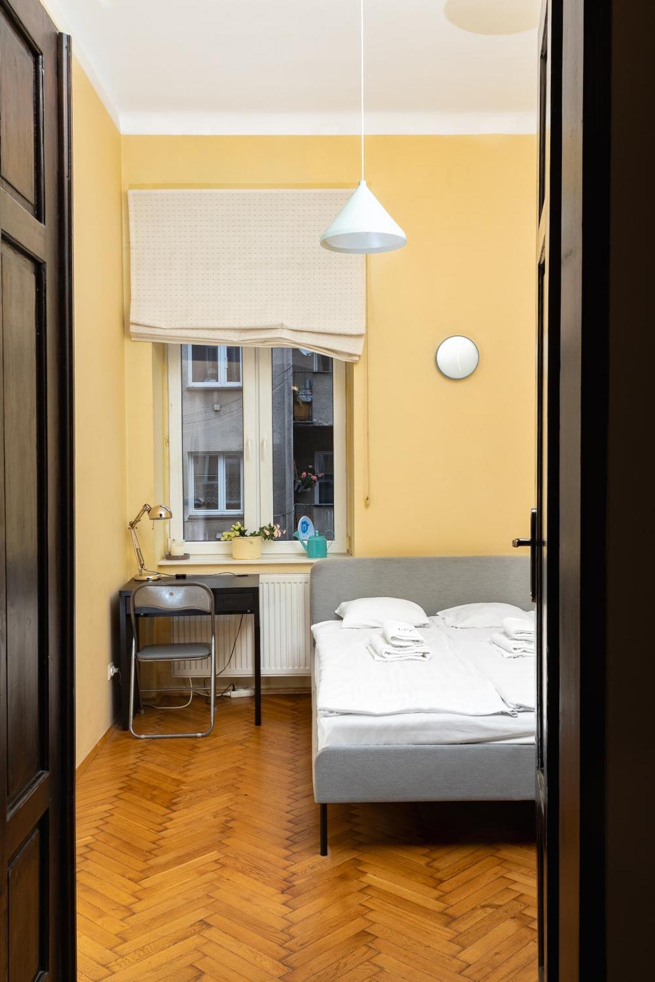 Homely 4 Bedroom - Old Town - By Upstairs *
