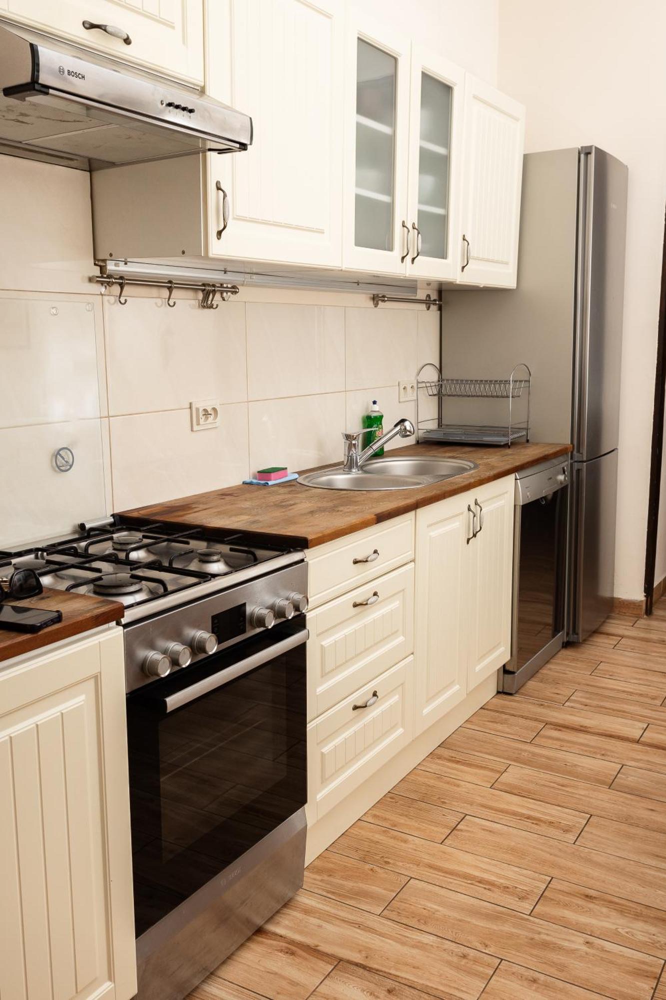 Apartment Homely 4 Bedroom - Old Town - By Upstairs Krakow